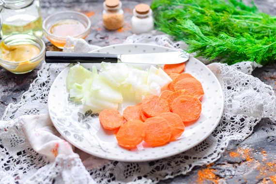 селедка с морковью и луком рецепт с фото 3